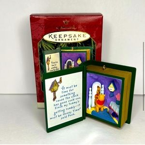 Winnie the Pooh Hallmark Keepsake Ornament 1999 “Honey Time” collectable.